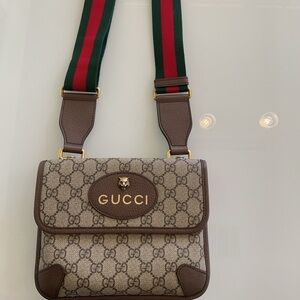 Gucci Beige GG Supreme Messenger Bag with Brown Trim and Green-Red Strap
